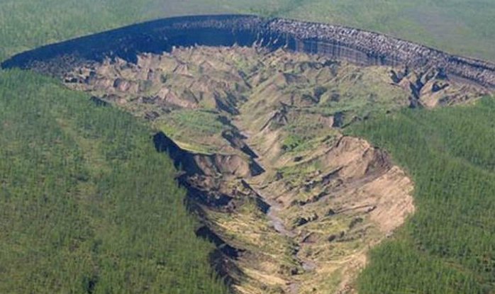 Ученые запустили дрон во «врата подземного мира» в Якутии