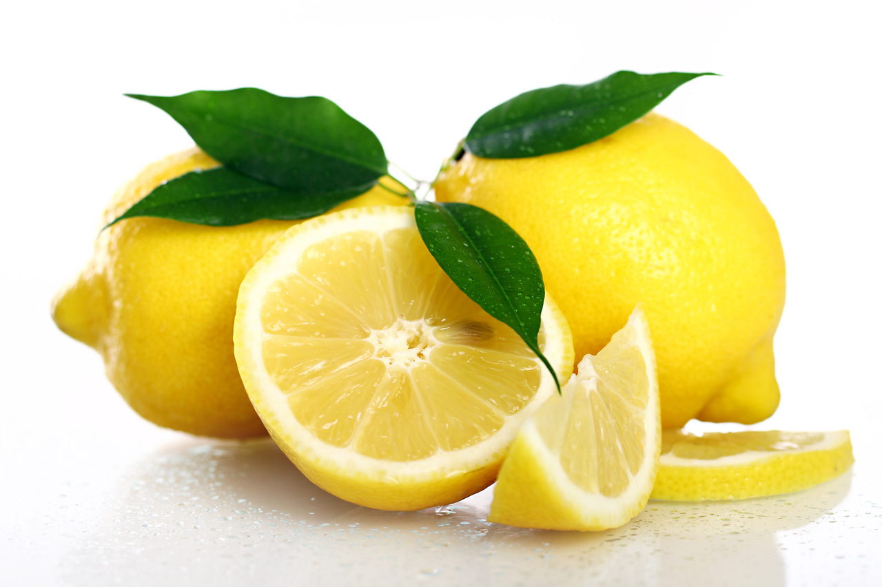 Чем полезен лимонный сок?