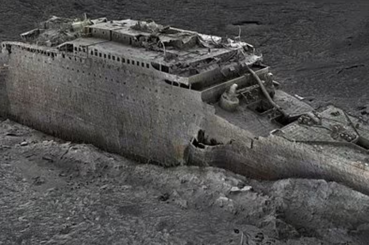 Экипаж батискафа, пропавшего в районе крушения «Титаника», вышел на связь со странным сообщением