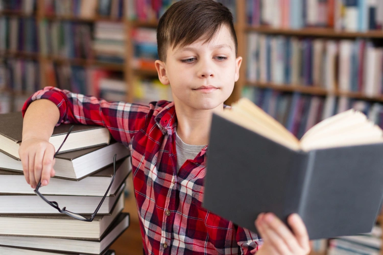 «Карта Достоевского»: 10 тысяч рублей на книги школьникам