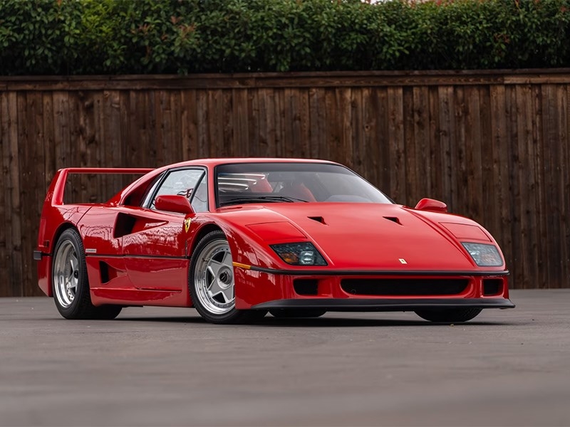 Легендарный Ferrari F40 будет искать нового владельца в следующем году