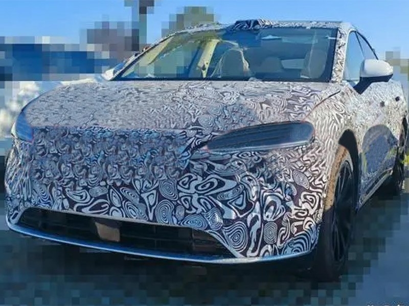 На китайских дорогах был замечен новый кроссовер Luxeed S9 от совместного бренда Huawei и Chery