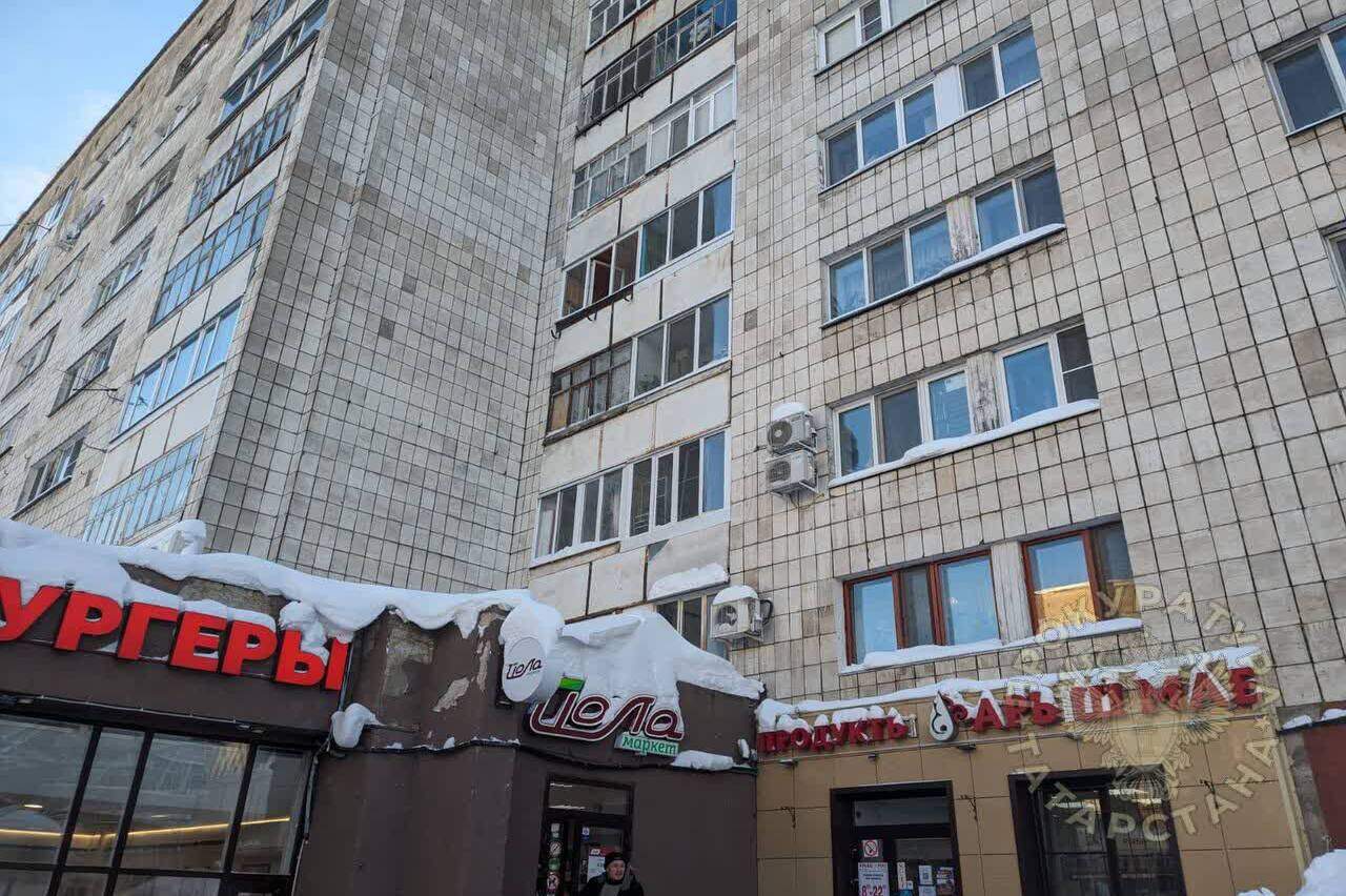 В Казани пьяный отец выбросил дочь из окна пятого этажа