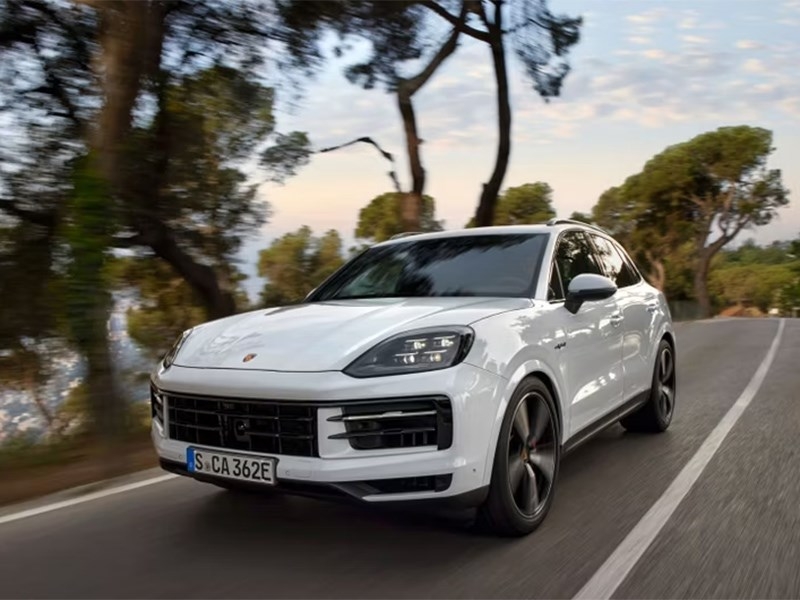 Porsche показал очередную гибридную версию Cayenne