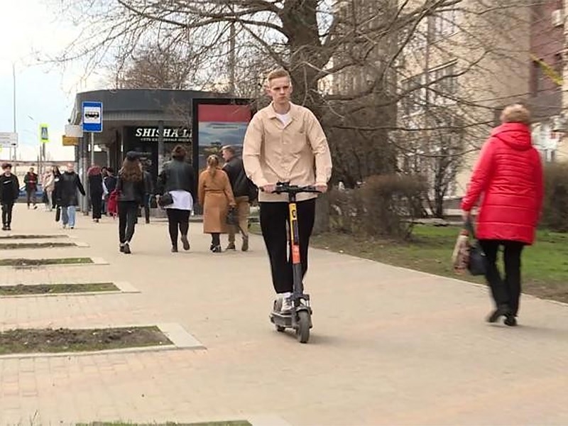 Электросамокаты не смогут ездить по пешеходным улицам
