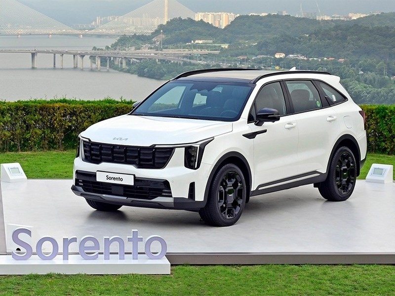 Дебютировал обновленный Kia Sorento