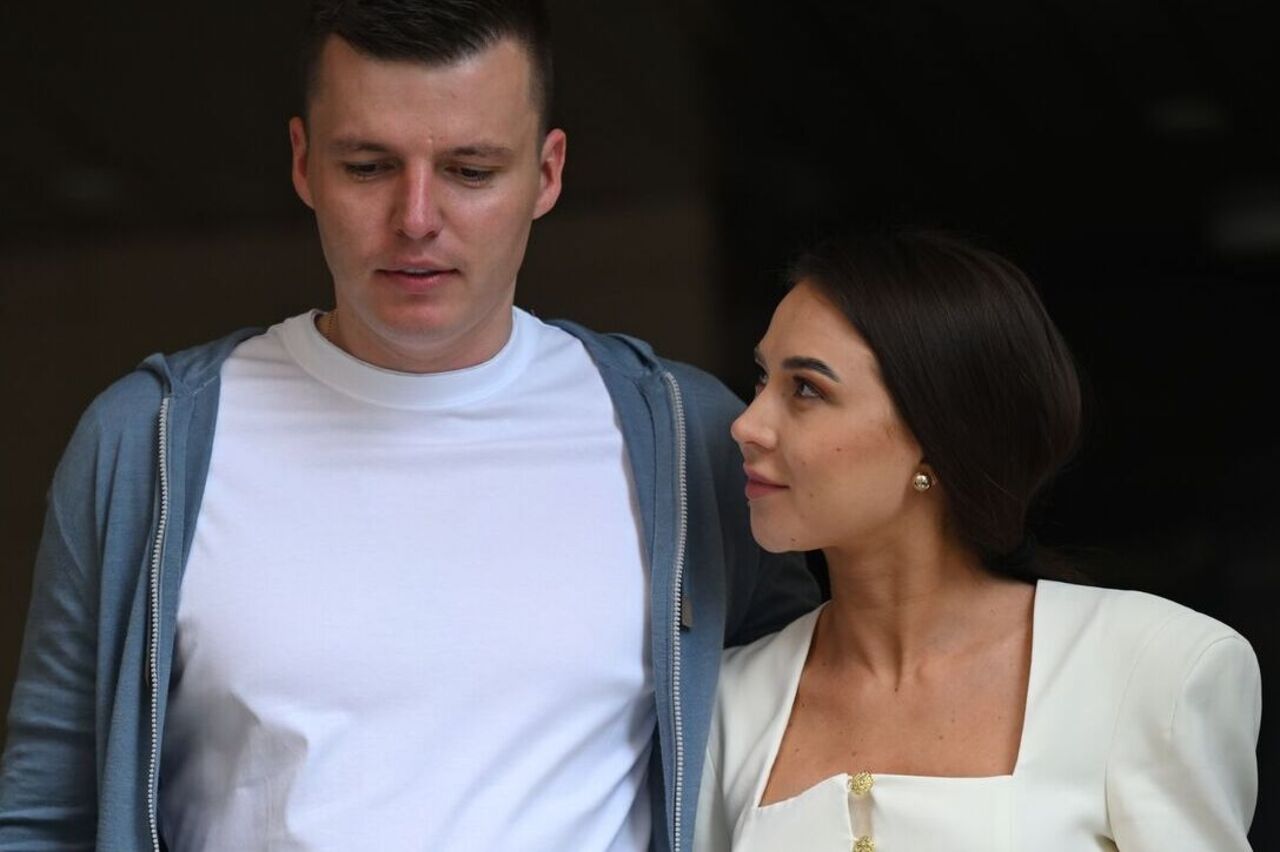 Суд приостановил бракоразводный процесс блогера Лерчек и ее супруга