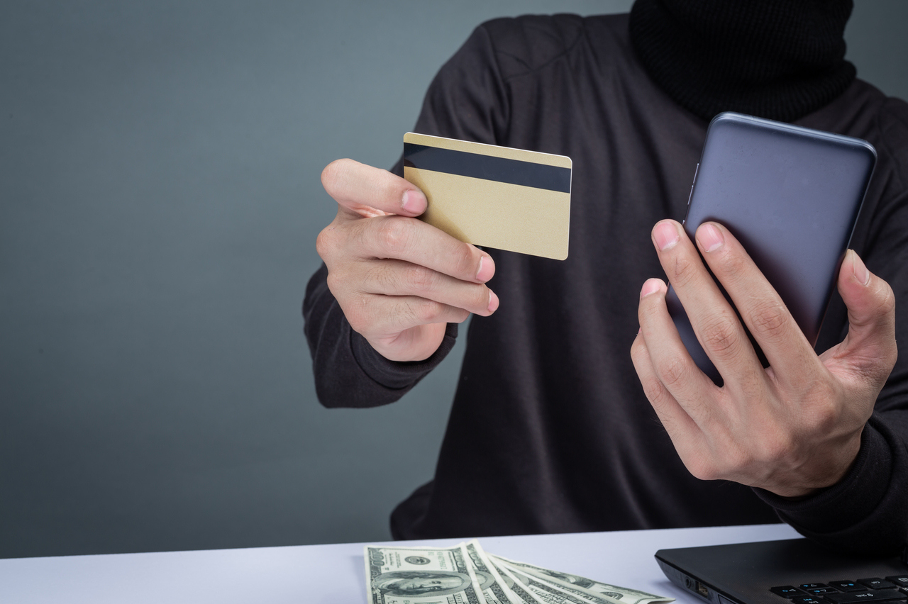 Мошенники научились копировать карты россиян через NFC