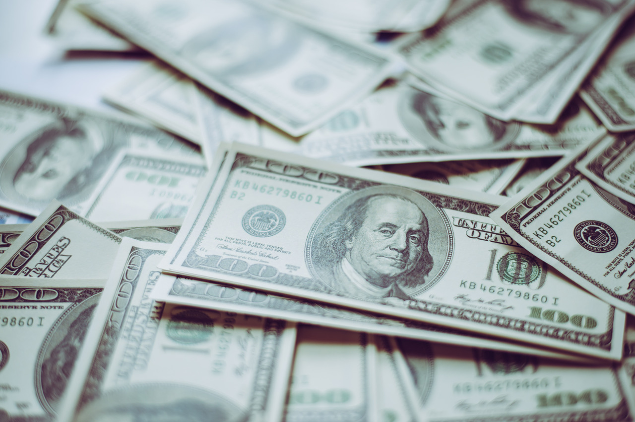 ЦБ понизил курс доллара до 78₽