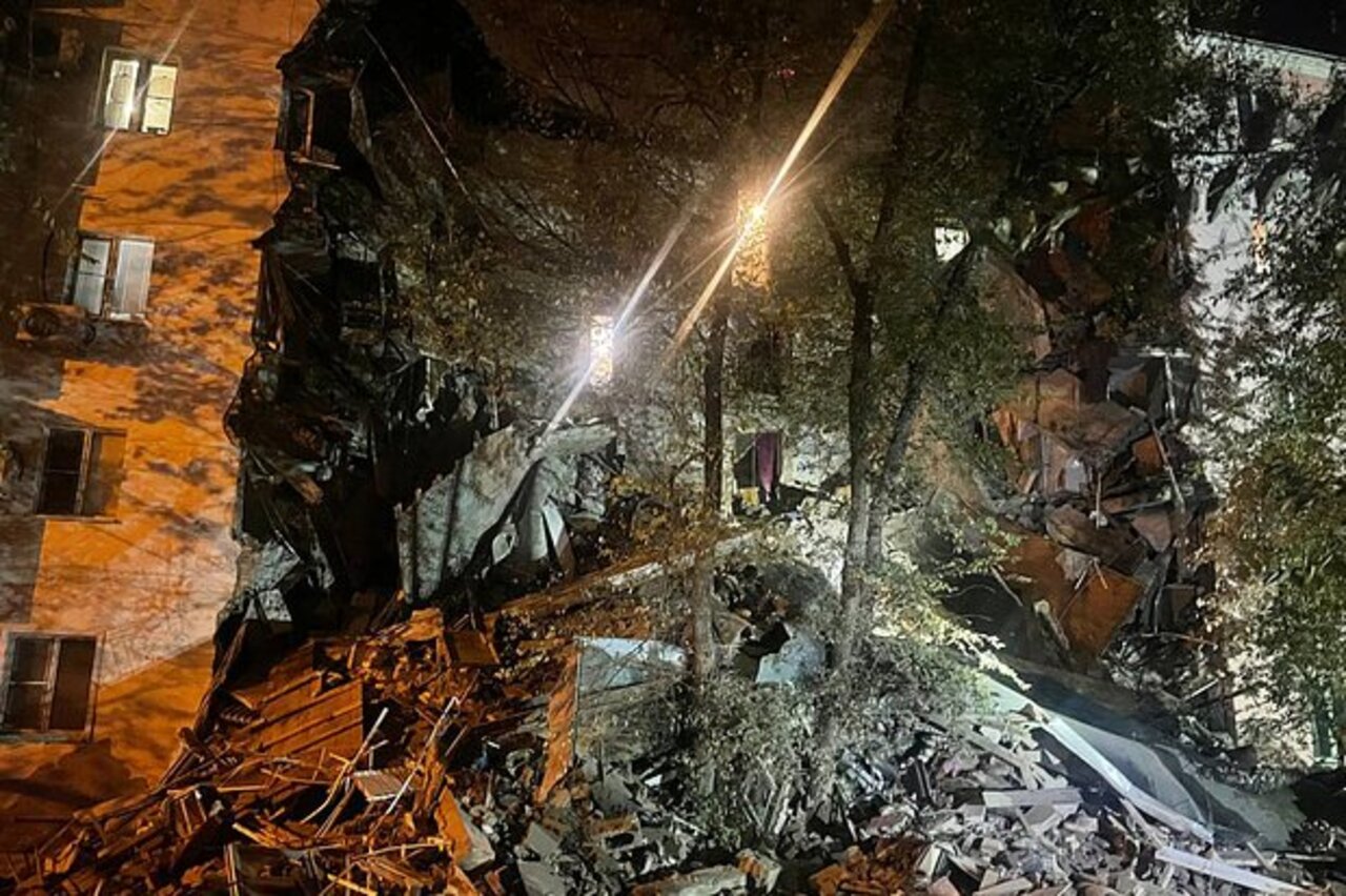 В Астрахани при обрушении пятиэтажки погиб человек