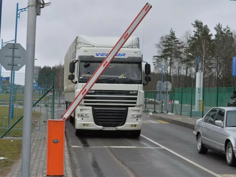 Польша закрыла границы для российских грузовиков