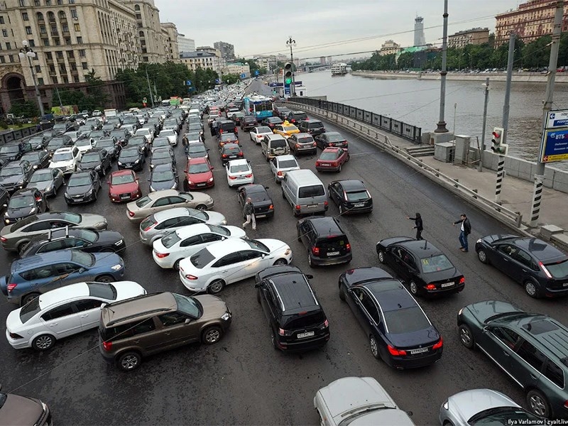 Каждый четвертый водитель в России проживает жизнь в пробках