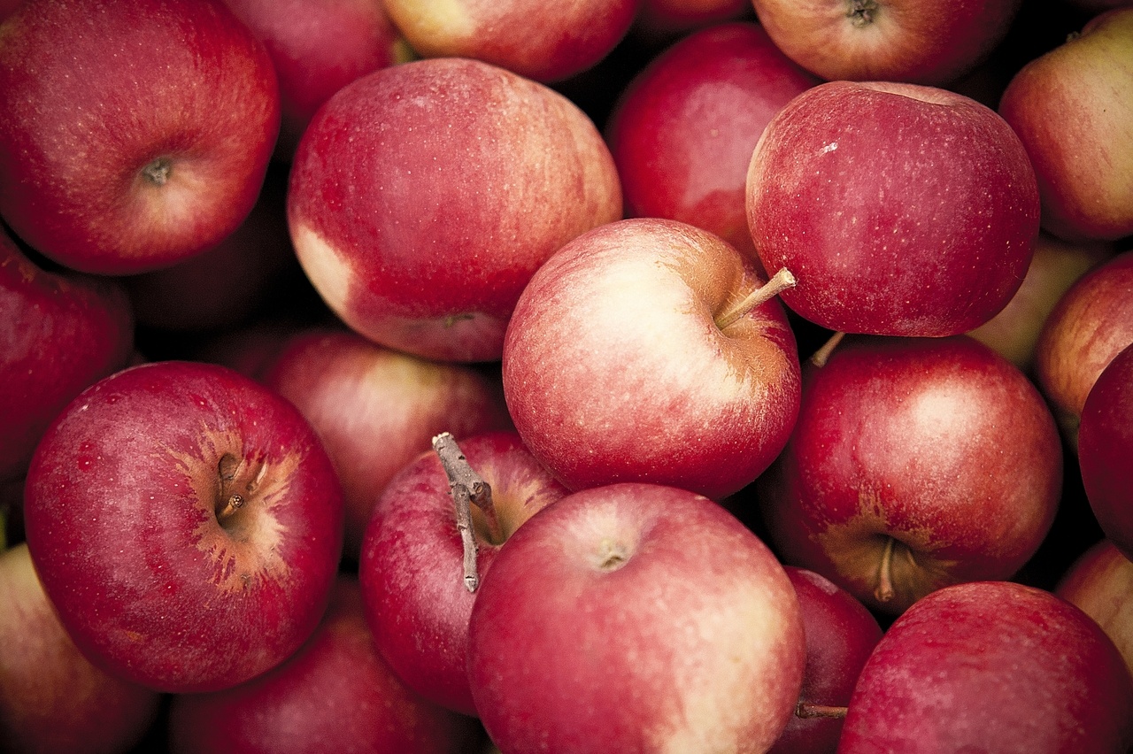 Нутрициолог заявил, что яблоки снижают уровень холестерина